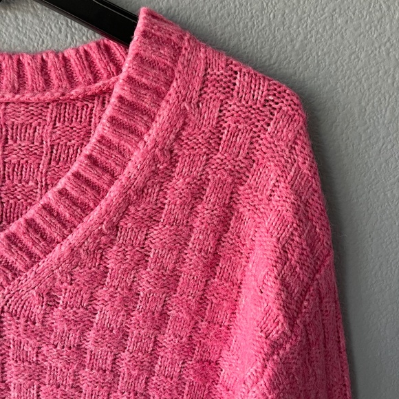 Pink V-Neck Crop Sweater - Picture 4 of 9
